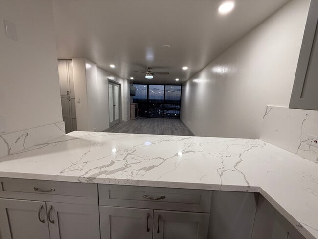 4300 Waialae Ave in Honolulu, HI - Building Photo - Building Photo