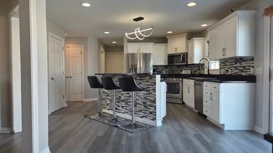 26443 Carronade Dr in Perrysburg, OH - Foto de edificio - Building Photo