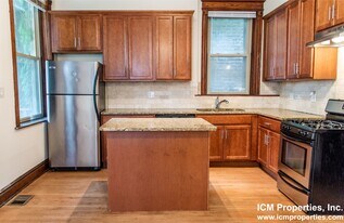 847 W Wellington Ave, Unit 1 in Chicago, IL - Building Photo