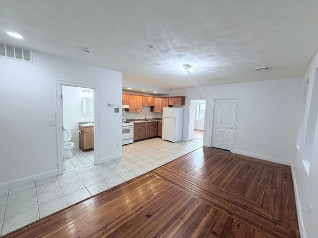 179 Winnisimmet St, Unit 3 in Chelsea, MA - Foto de edificio - Building Photo