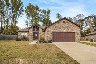 30 Chesapeake Dr in Austin, AR - Building Photo