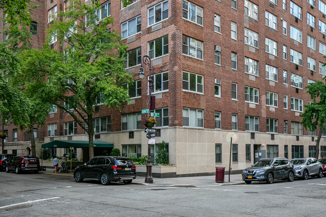 12 Beekman Pl in New York, NY - Foto de edificio - Building Photo