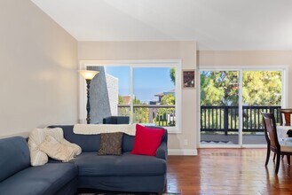 97 Cypress Way in Rolling Hills Estates, CA - Building Photo - Building Photo