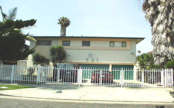 521 E 97th St in Inglewood, CA - Foto de edificio