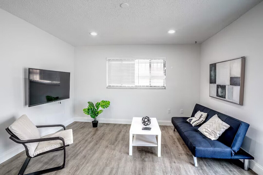 470 SW 7th St in Miami, FL - Building Photo