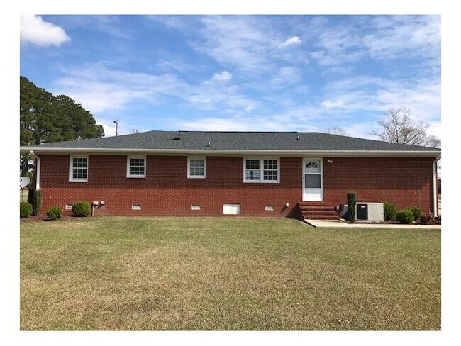 438 La Grange Rd in La Grange, NC - Building Photo - Building Photo