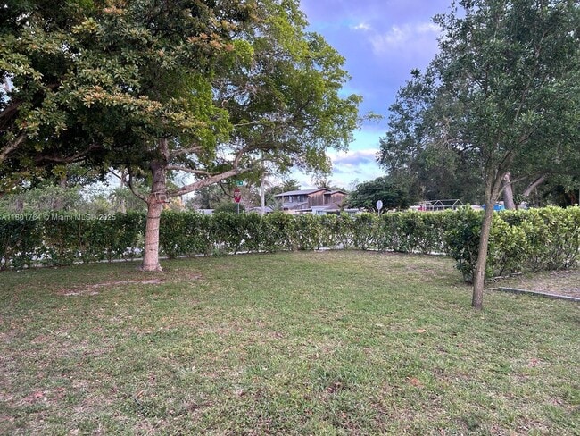1795 NE 175th St in North Miami Beach, FL - Building Photo - Building Photo