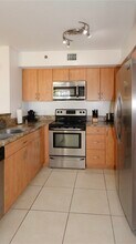 19555 E Country Club Dr, Unit 8204 in Aventura, FL - Foto de edificio - Building Photo