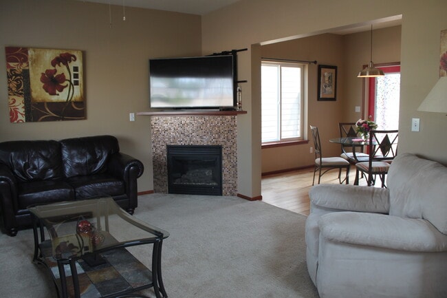 341 Holland Ave in Bellingham, WA - Foto de edificio - Building Photo