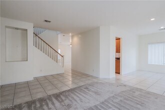1017 Royal Birch Ln in Las Vegas, NV - Building Photo - Building Photo