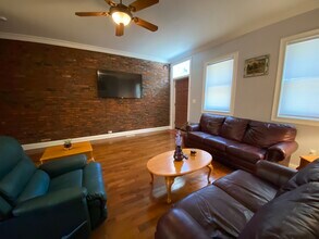 907 E Carson St in Pittsburgh, PA - Building Photo - Building Photo