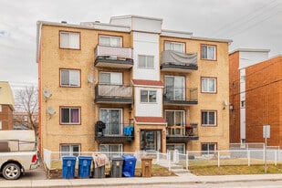 403 Ampère Av in Laval, QC - Building Photo