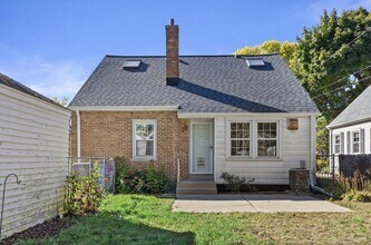 4918 N Berkeley Blvd in Whitefish Bay, WI - Building Photo - Building Photo