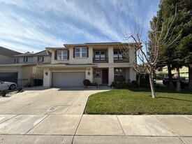 3025 Queens Gate Ct in Modesto, CA - Building Photo