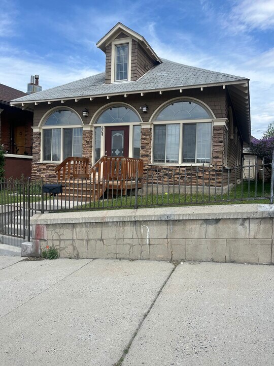 605 W Galena St in Butte, MT - Foto de edificio