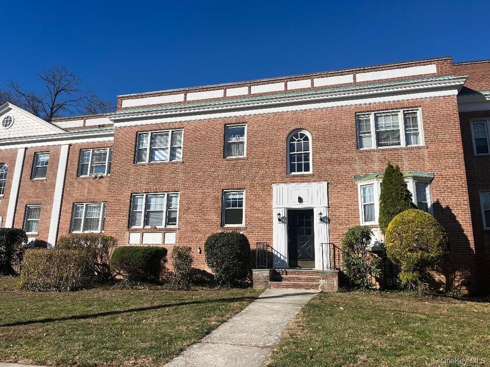 5 Laurel St in Rye, NY - Foto de edificio