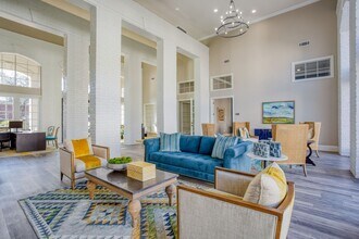 Verlaine on the Parkway in Dallas, TX - Building Photo - Building Photo