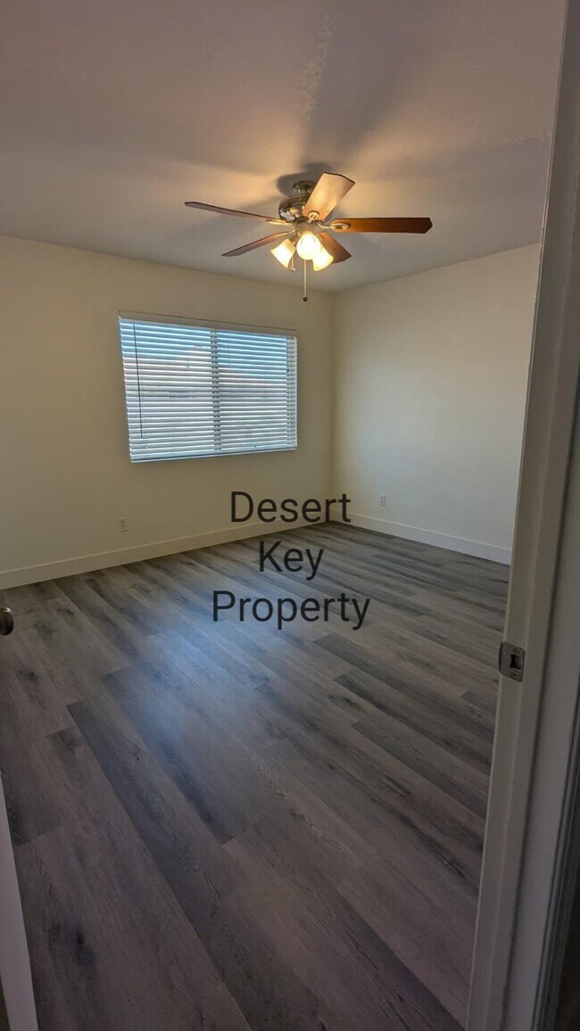 4856 E Capistrano Ave in Phoenix, AZ - Building Photo - Building Photo