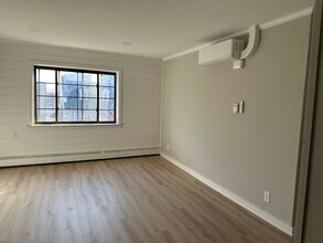 137 N Center St, Unit 1 in Northville, MI - Foto de edificio - Building Photo