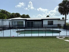 6003 S Indian River Dr in Fort Pierce, FL - Building Photo