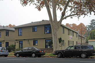 Wright Court in Sacramento, CA - Building Photo - Building Photo