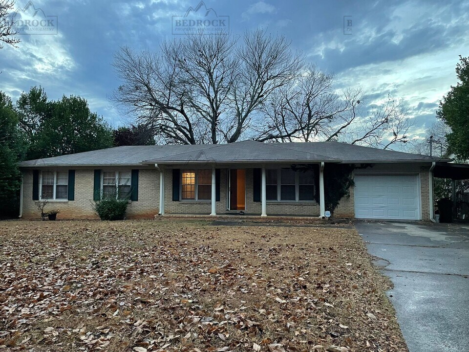 10002 Lily Flagg Cir SE in Huntsville, AL - Foto de edificio
