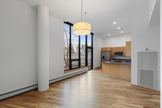 1240 S 2nd St in Minneapolis, MN - Building Photo - Building Photo