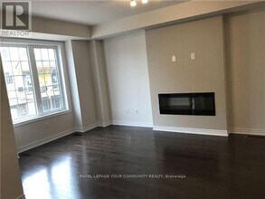 380 Cranbrook Common in Oakville, ON - Building Photo - Building Photo