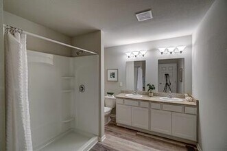 617 McKay Way, Unit 2 in Waterloo, WI - Foto de edificio - Building Photo