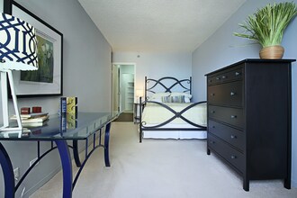 445 N Peshtigo Ct in Chicago, IL - Building Photo - Building Photo