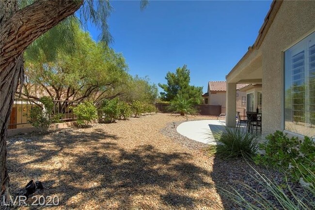 2570 Downeyville Ave in Henderson, NV - Foto de edificio - Building Photo