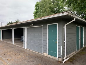 1976 Broadway St NE in Salem, OR - Building Photo - Building Photo