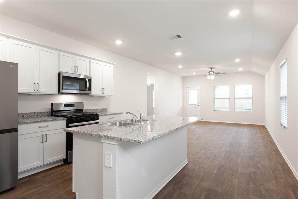 136 Granary Dr in Uhland, TX - Foto de edificio