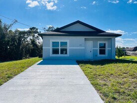 2511 53rd St SW in Lehigh Acres, FL - Building Photo