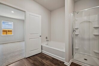 10419 Red Cardinal Dr in Cleveland, TX - Building Photo - Building Photo