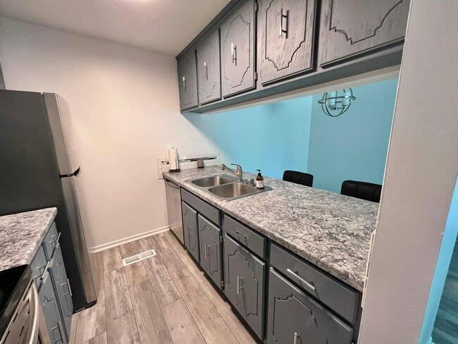 8850 Jasmine Ln in Eden Prairie, MN - Building Photo - Building Photo