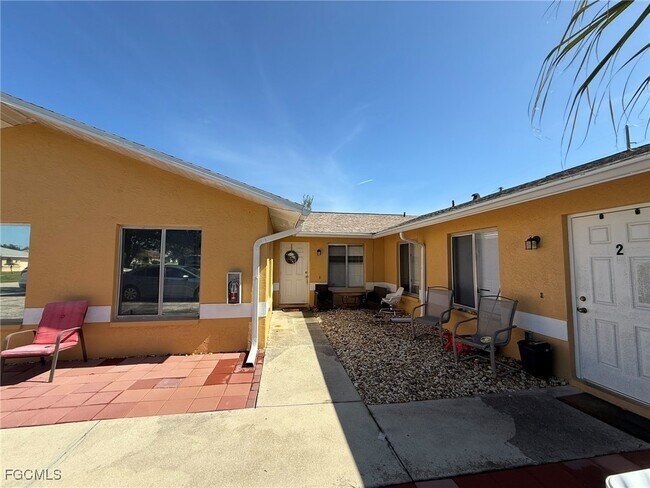 2117 SW Santa Barbara Pl in Cape Coral, FL - Building Photo - Building Photo