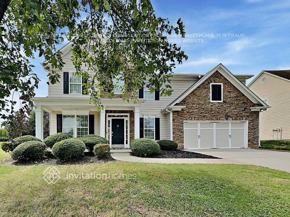 1702 Sahale Falls Dr in Braselton, GA - Building Photo