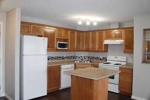 9357 Simpson Dr NW in Edmonton, AB - Building Photo