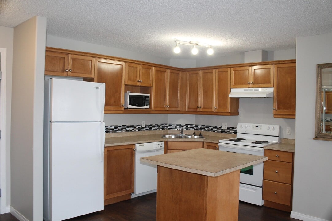 9357 Simpson Dr NW in Edmonton, AB - Building Photo