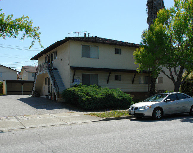 1666 Ontario Dr in Sunnyvale, CA - Foto de edificio - Building Photo