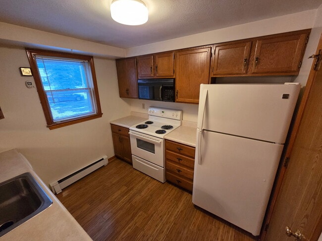 12B Mabel Ave, Unit 2 BR 1.5 Bath Apartment in Saco, ME - Building Photo - Building Photo