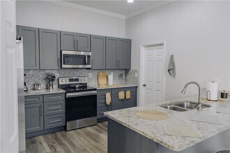 7682 NW 19th St in Pembroke Pines, FL - Building Photo - Building Photo