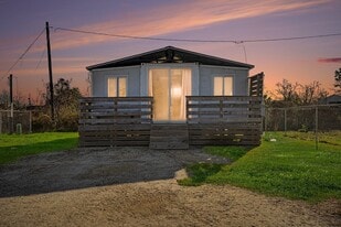 2466 Avenue D in San Leon, TX - Building Photo