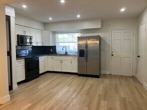 10042 N 52nd St in Temple Terrace, FL - Building Photo - Building Photo