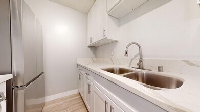 1900 Rockefeller Ln in Redondo Beach, CA - Building Photo - Building Photo