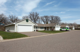 OAK MANOR TOWNHOMES Apartments