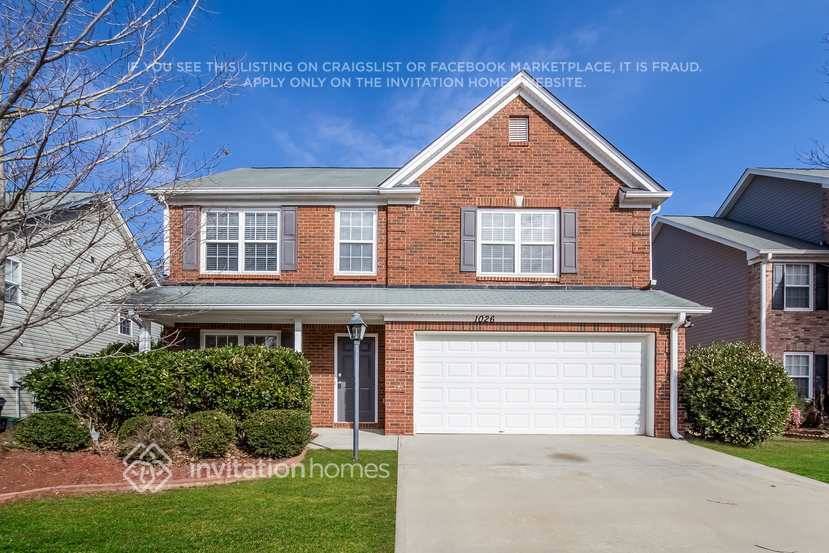 1026 Hawthorn Ln in Grayson, GA - Building Photo