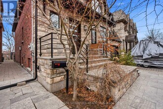 64 Four Oaks Gate in Toronto, ON - Building Photo - Building Photo
