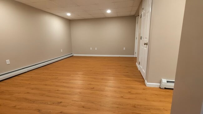 17 Columbus Rd in Woburn, MA - Foto de edificio - Building Photo